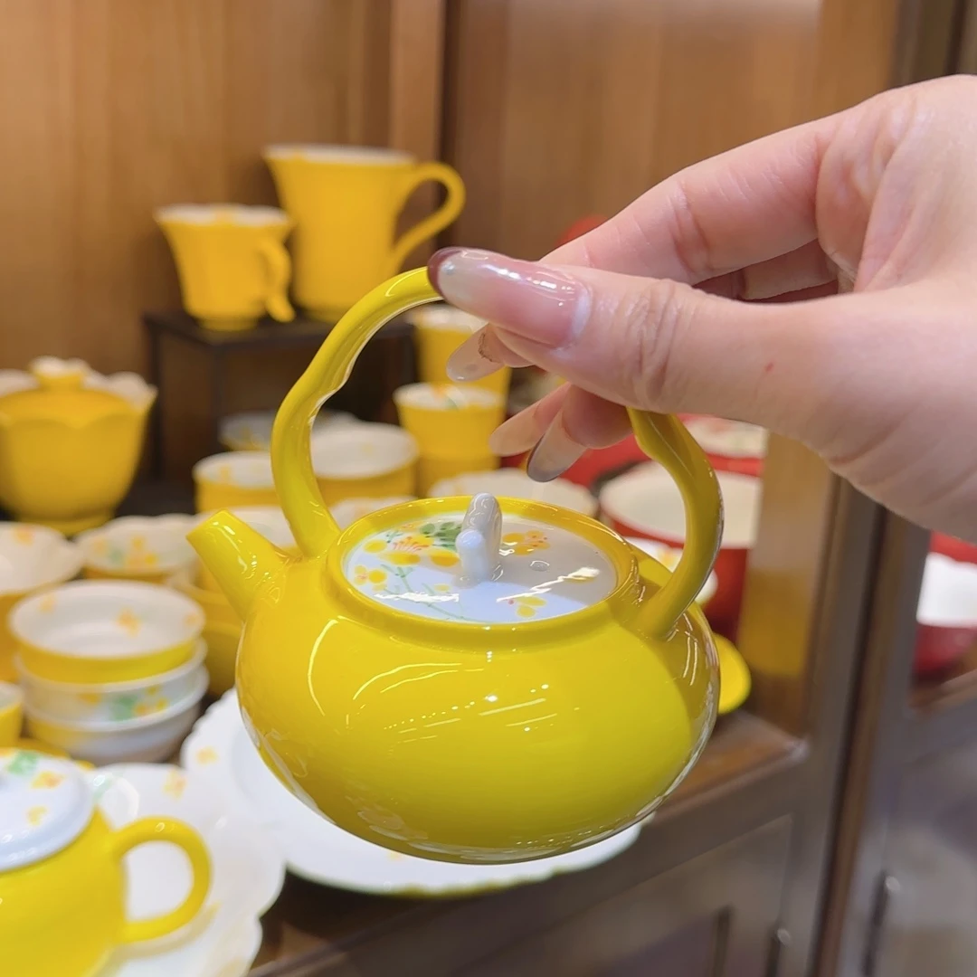 谷***粒茶杯的颜色是白色还是黑色啊