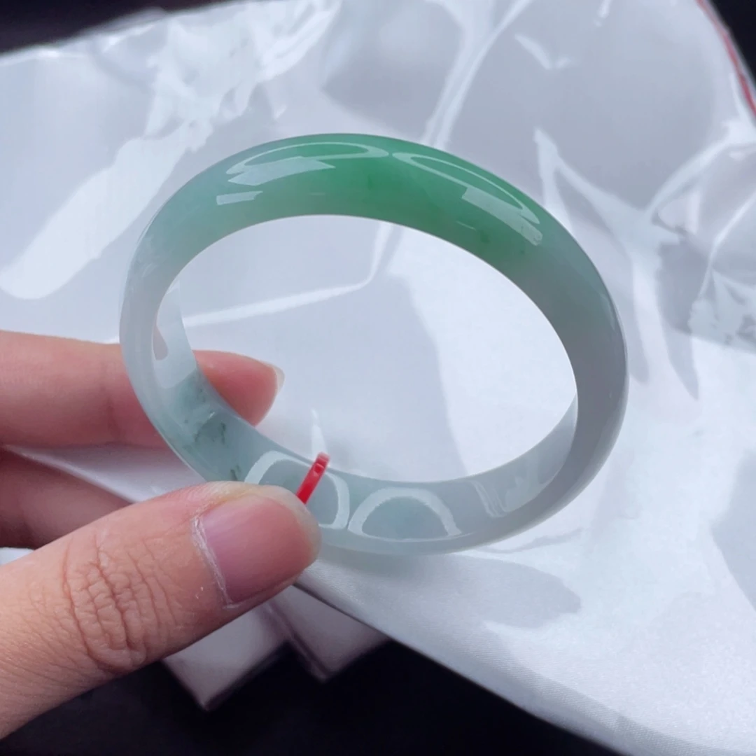 翡翠手镯未镶嵌正圈52