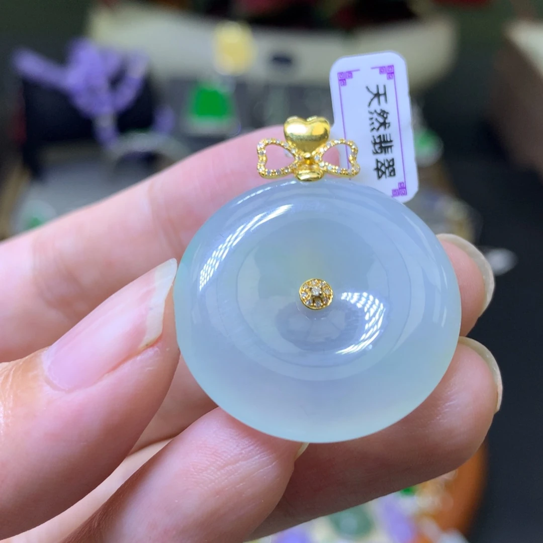 颈饰18K金镶嵌翡翠