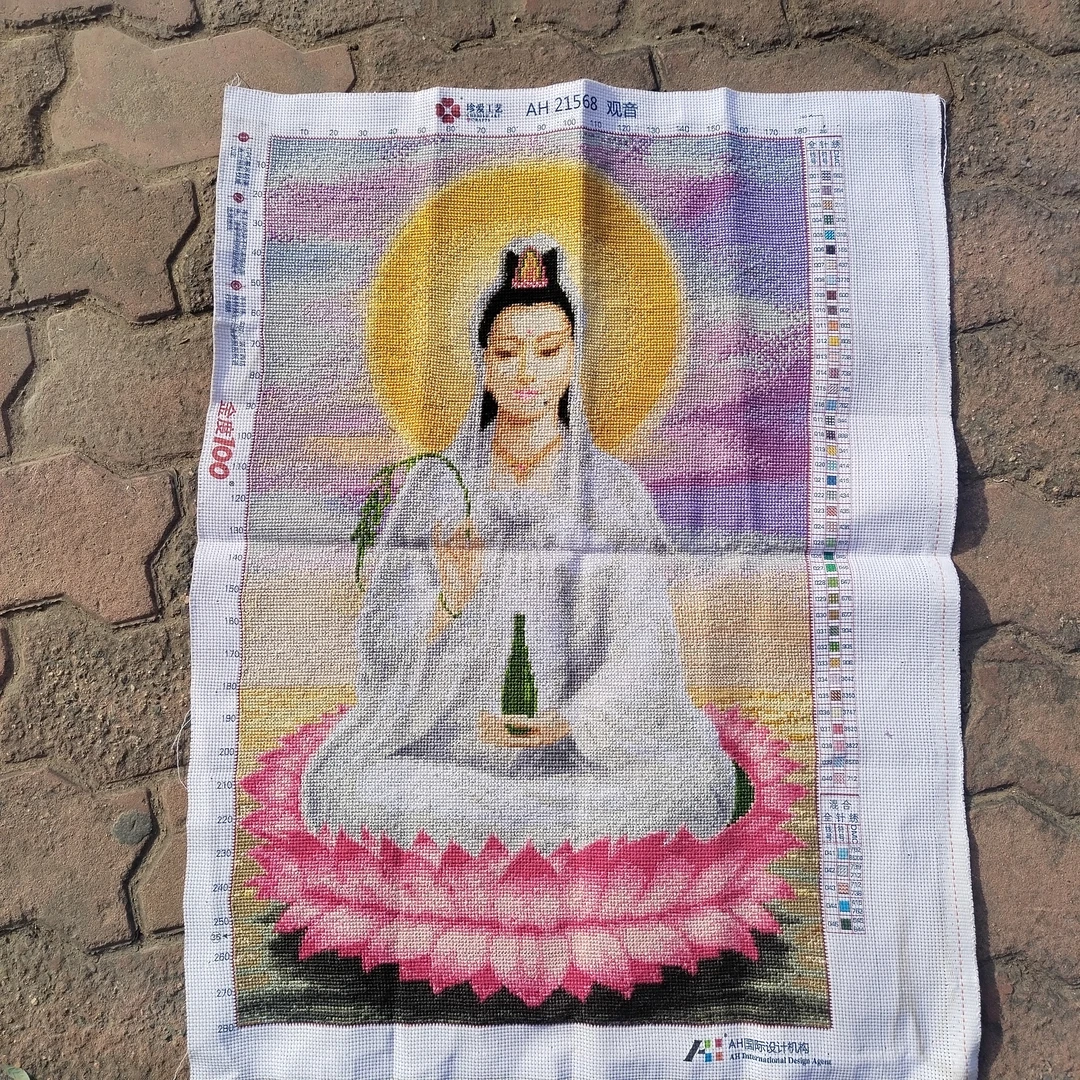 纯手工绣好的十字绣成品坐莲观音滴水观音赐福观音客厅装饰画出售