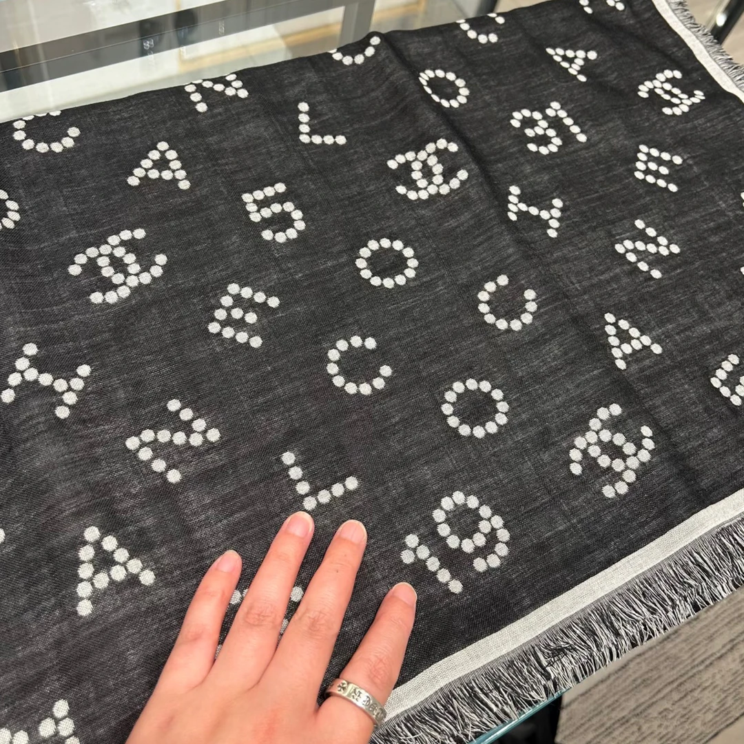 未使用 Chanel/香奈儿 经典双C黑色双面字母logo薄款围巾方巾披