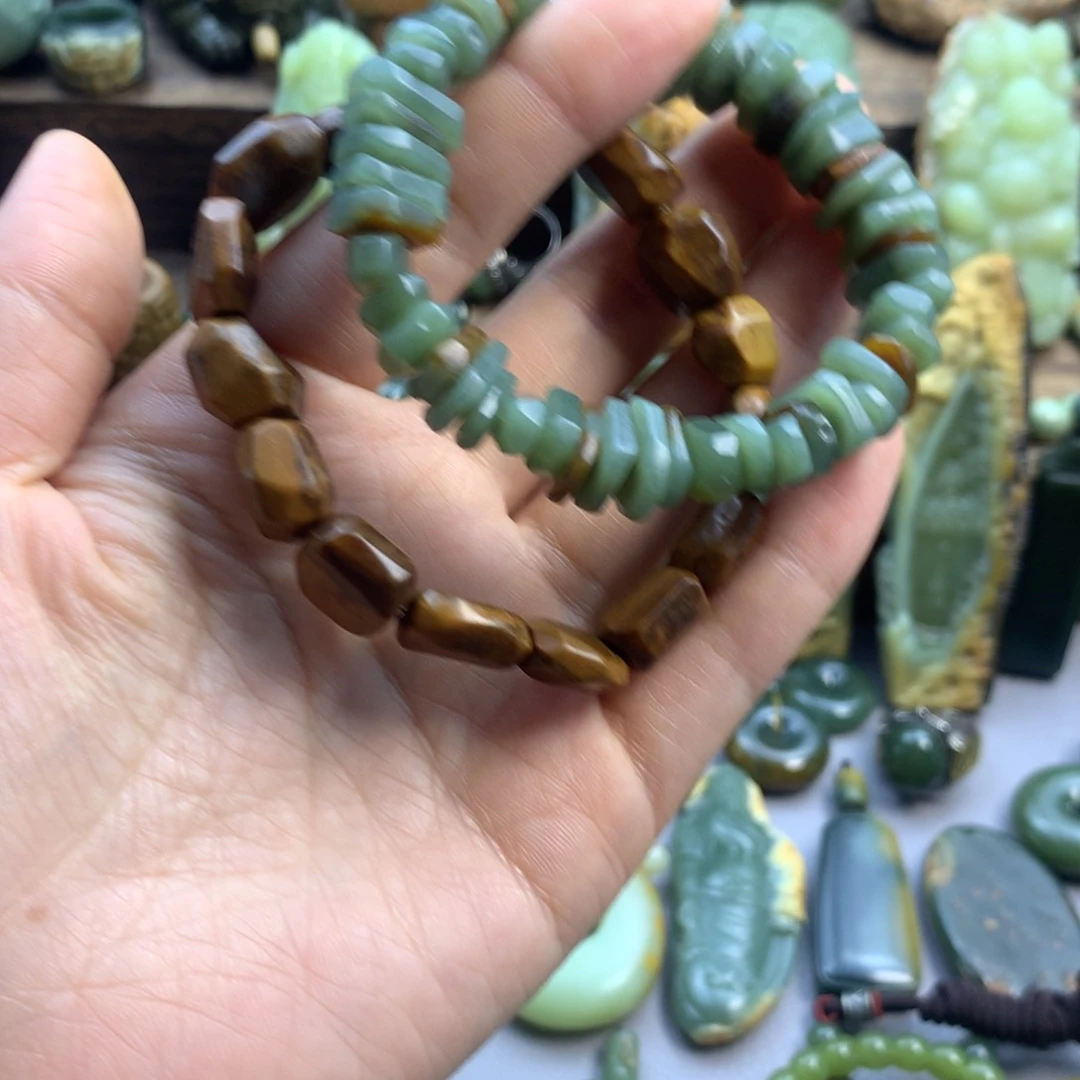 未镶嵌岫岩河磨玉（透闪石质玉）珠宝奇石小***式