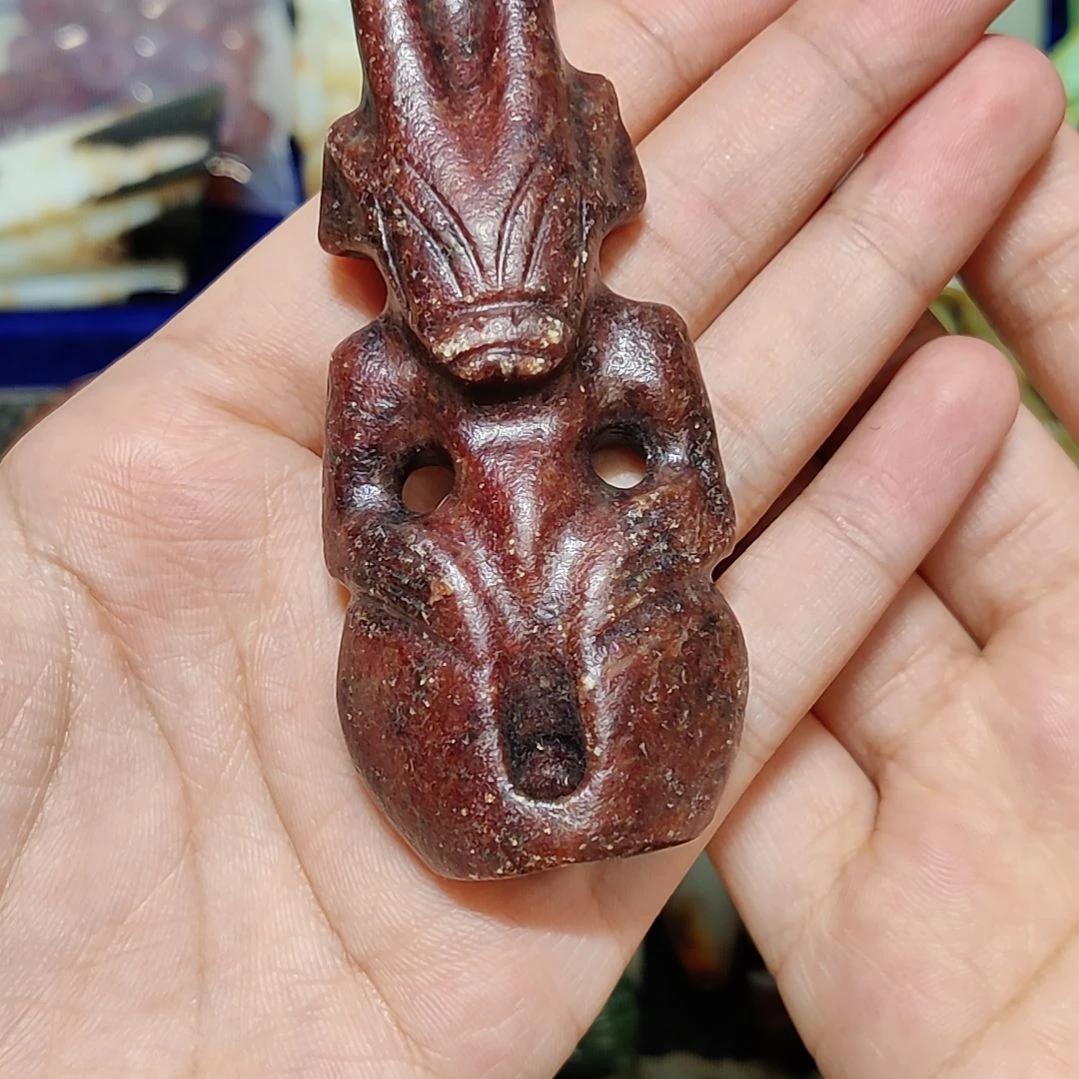 透闪石质玉未镶嵌颈饰