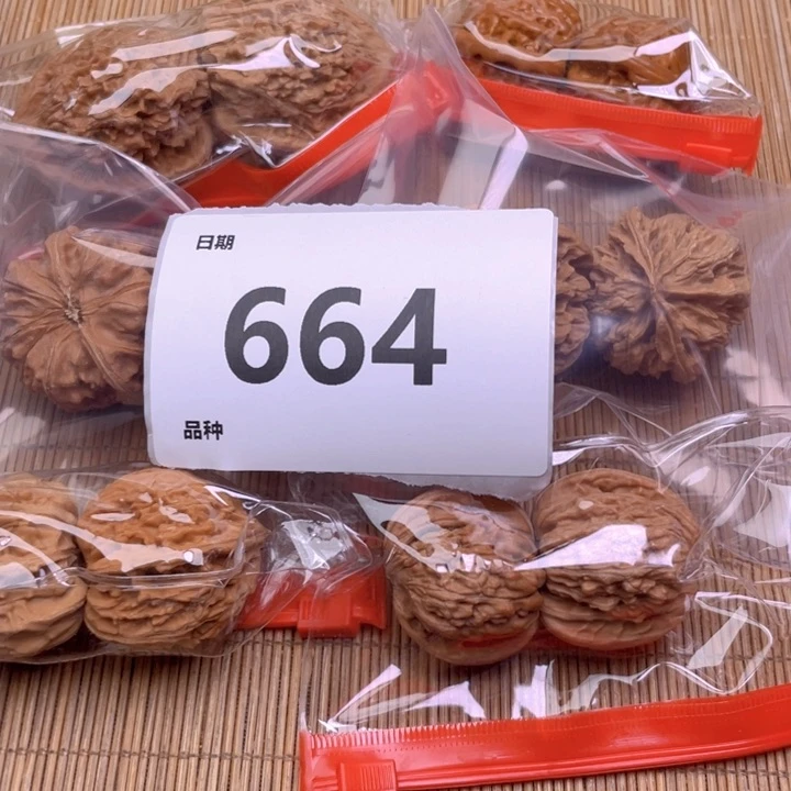 文玩核桃把件664号6对