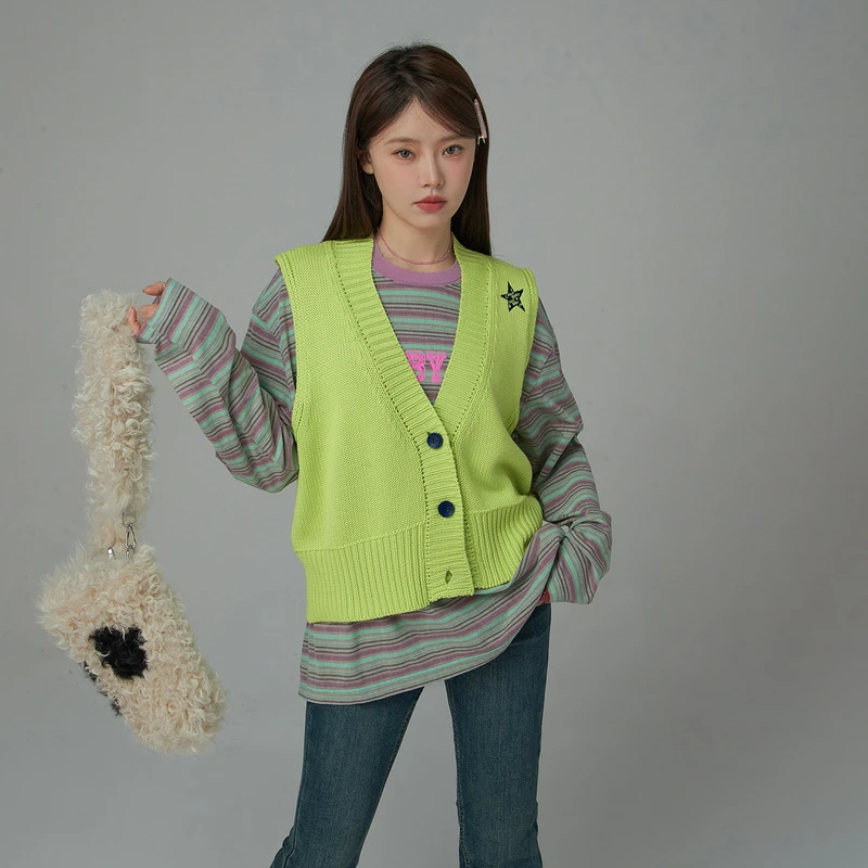 B008【金拐子专属】CHUU宽松绣花开衫V领星星无袖马甲针织衫-F