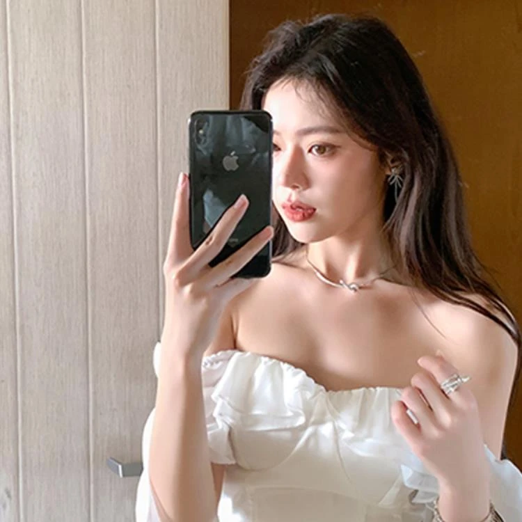 一字肩拼接衬衫女夏季法式甜辣高腰短款露肩小众别致鱼骨上衣