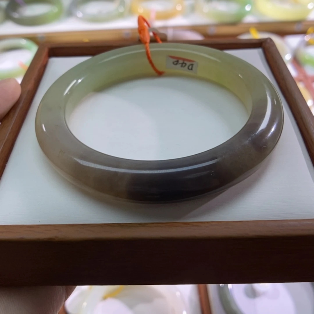 【闪购商品】未镶嵌手镯和田玉
