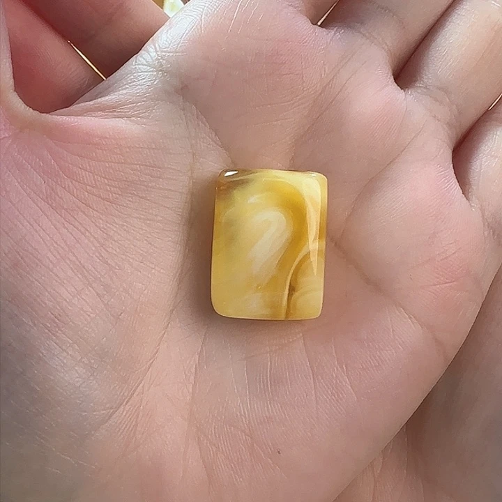 琥珀裸石未镶嵌无事牌