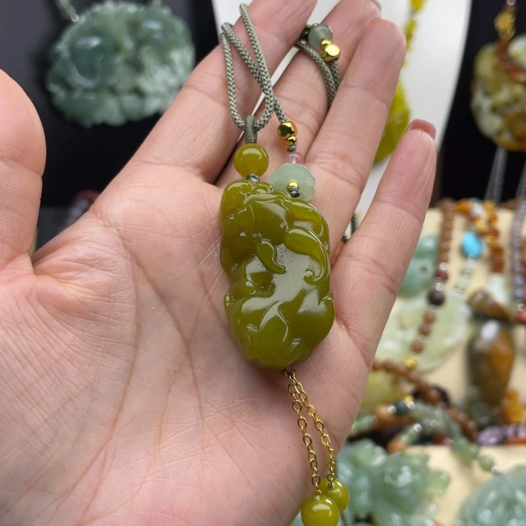 未镶嵌蛇纹石玉颈饰