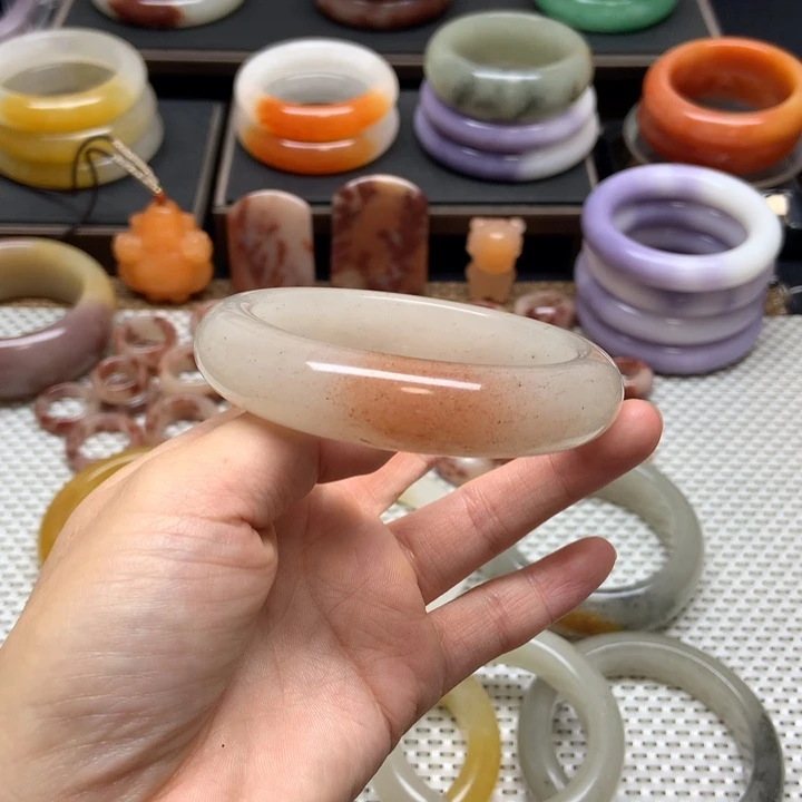 石英质玉未镶嵌手镯