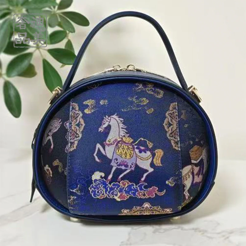 七七-（马上有钱）钱小萍宋锦 元宝包LC1891手提斜挎包19*16*14cm