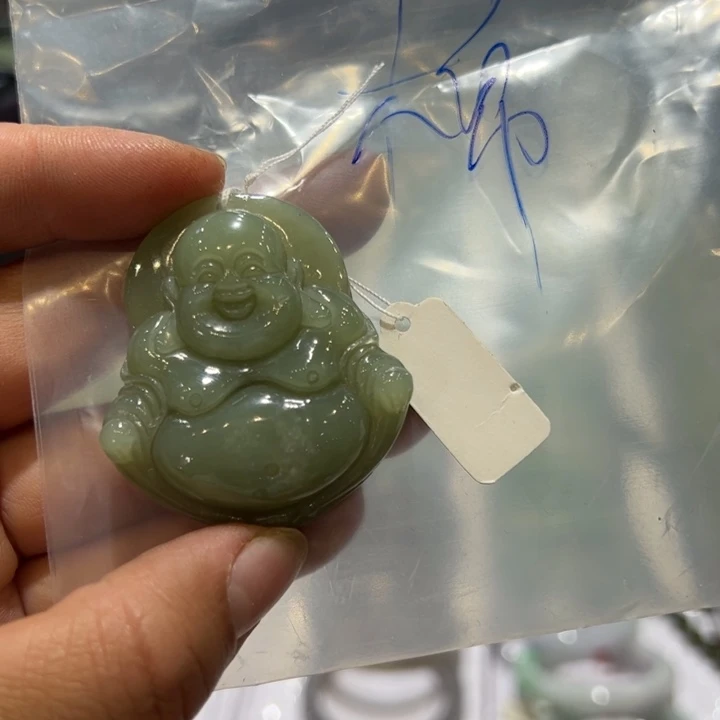 L***i颈饰未镶嵌和田玉