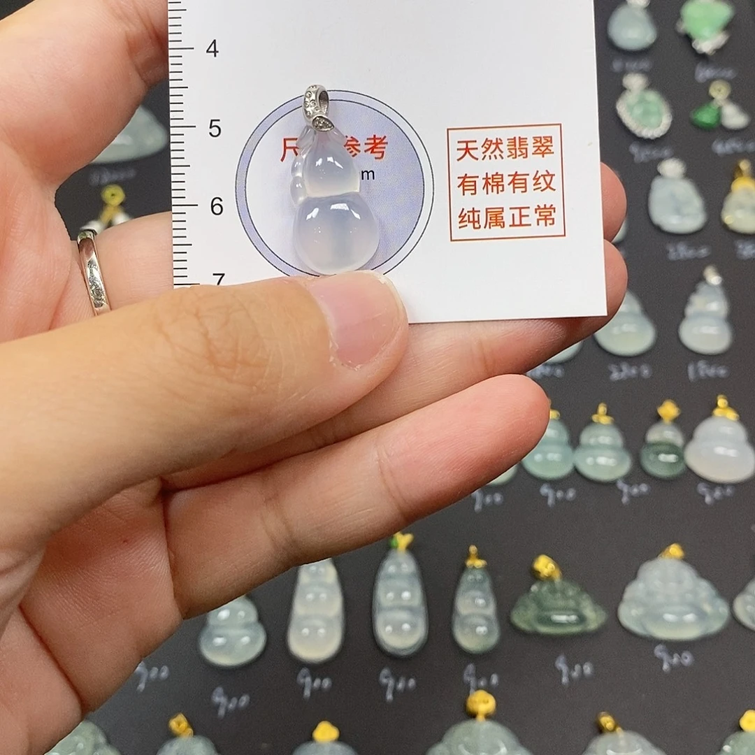 大****颈饰18K金镶嵌翡翠