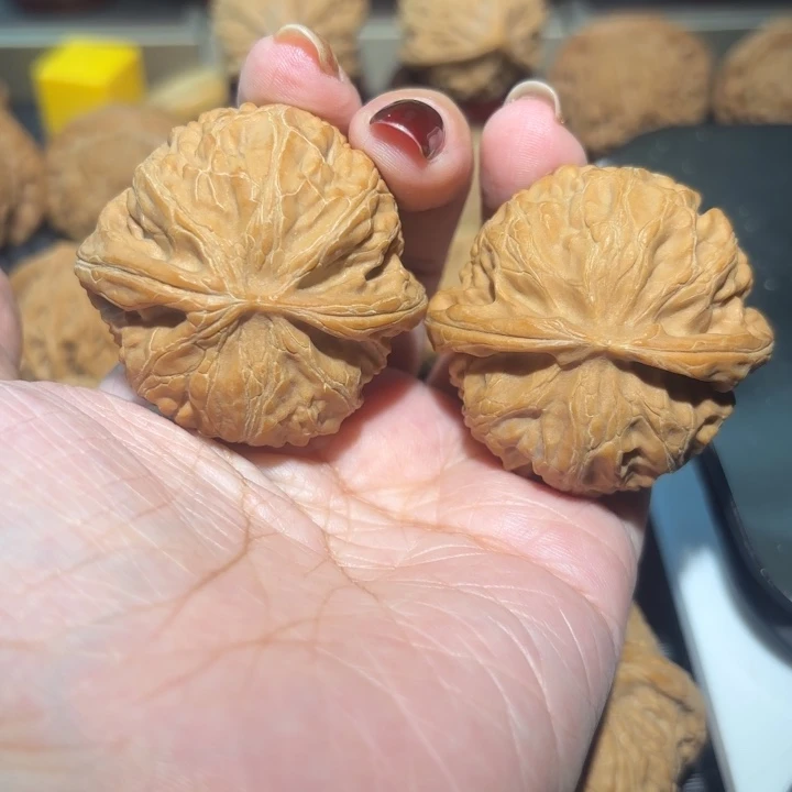 文玩核桃吊坠42宫灯一对