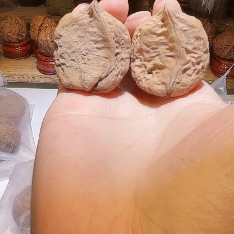 文玩核桃把件半壁带彩35