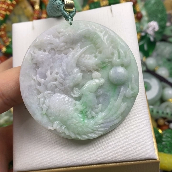 翡翠未镶嵌吊坠(赠链)