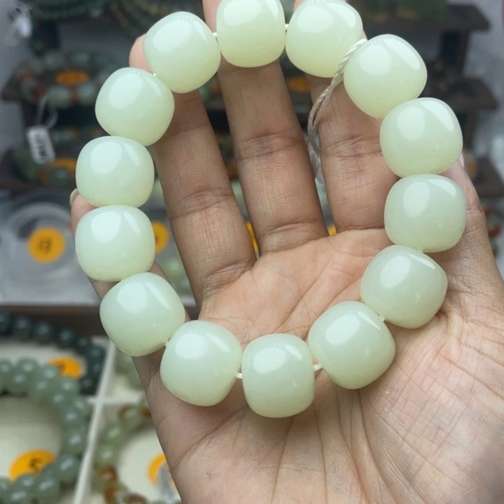 吐***江未镶嵌手串和田玉