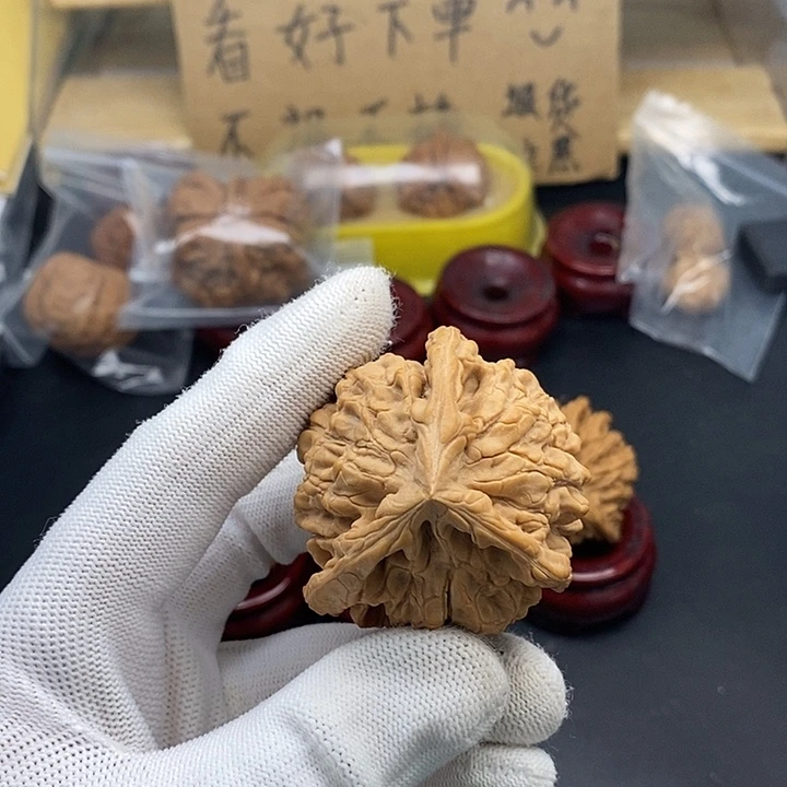 大***哥文玩核桃吊坠瑕疵不退不换