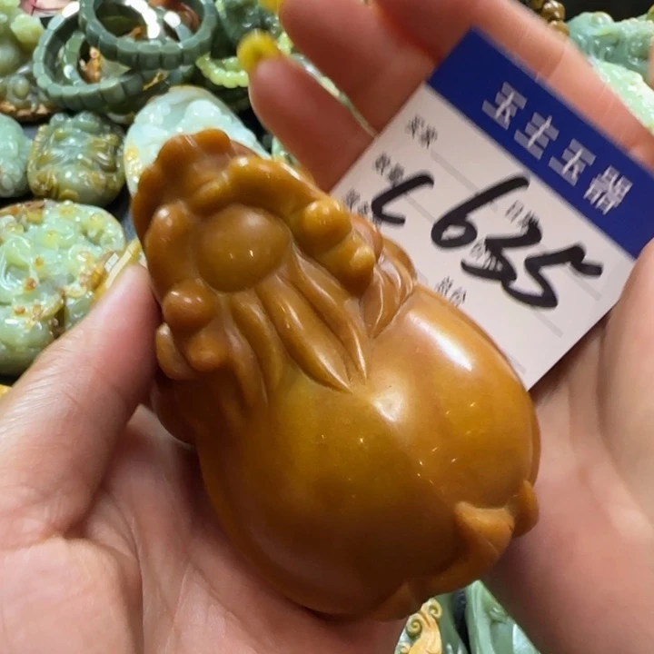 透闪石质玉未镶嵌把件
