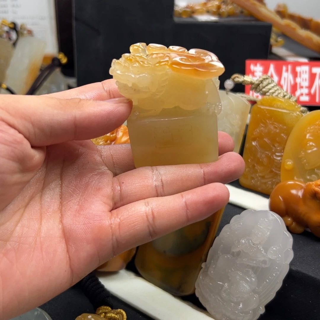 未镶嵌石英质玉（黄龙玉）黄龙玉