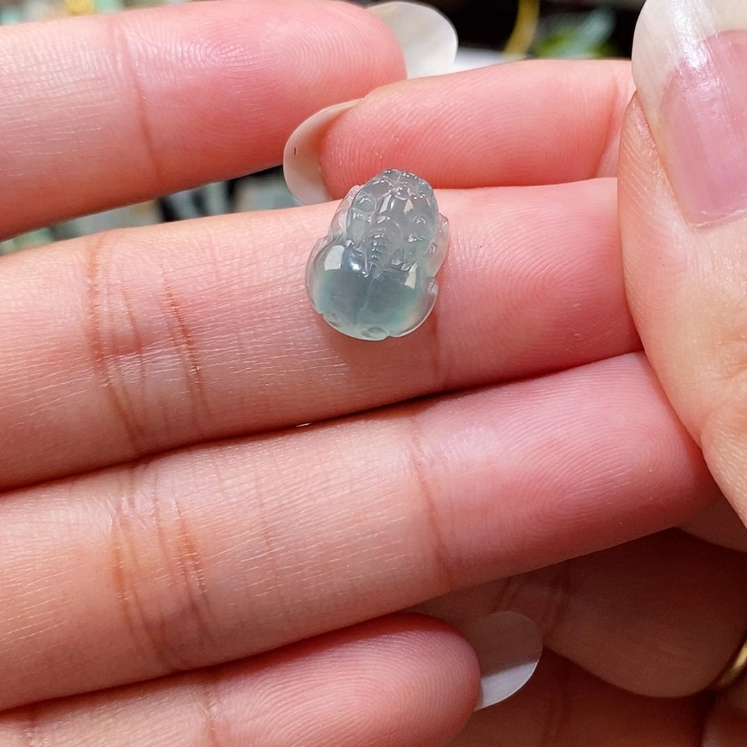 翡翠未镶嵌颈饰貔貅