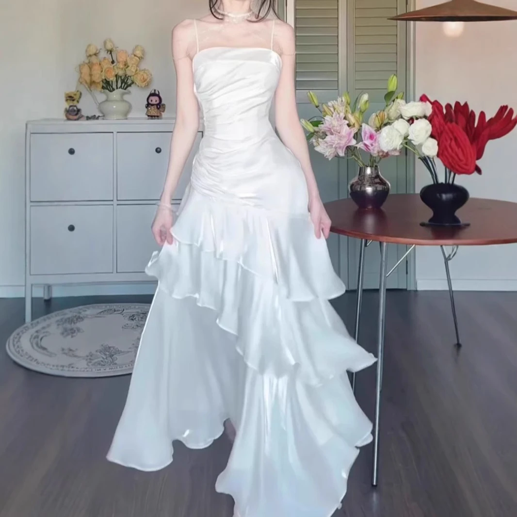 法式吊带风蛋糕礼服2025夏季新款法式白色荷叶边缎面吊带连衣裙女