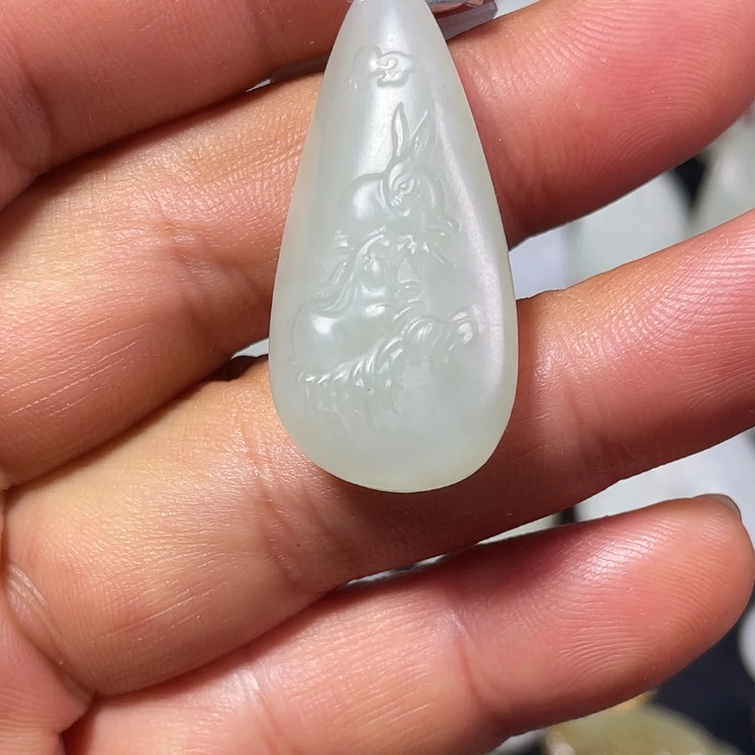 和田玉未镶嵌颈饰吊坠