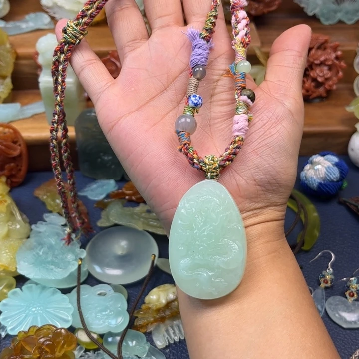 蛇纹石玉合金吊坠