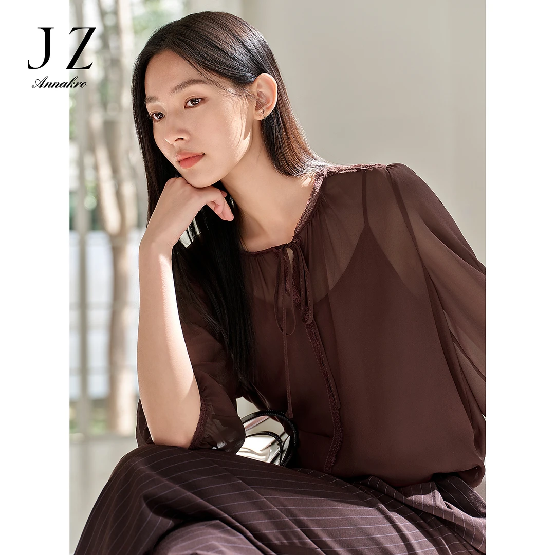 玖姿·安娜蔻优雅轻熟蕾丝拼接清透两件套上衣女2025新款KWFX80202