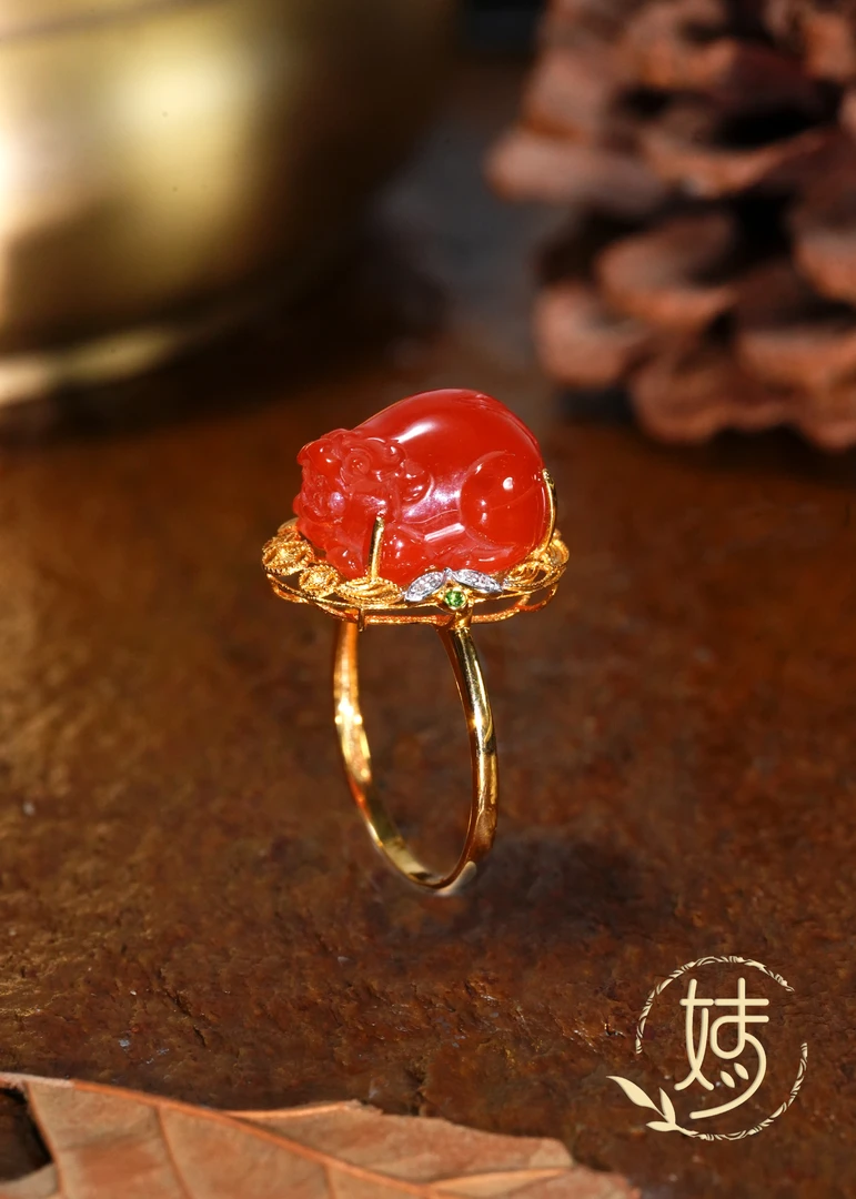 【婧婧精选】臻品 · 河湾冰红18K金貔貅戒指 冰红雕刻件