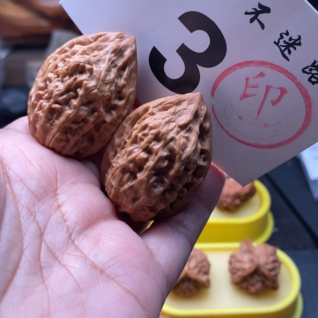 文玩核桃吊坠32凤羽鸡心