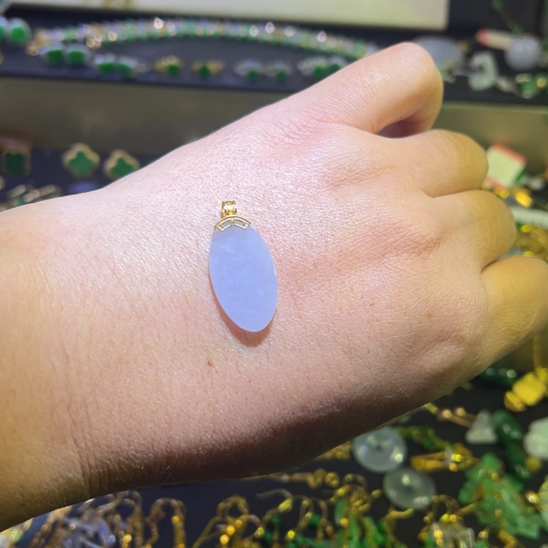 颈饰18K金镶嵌翡翠吊坠