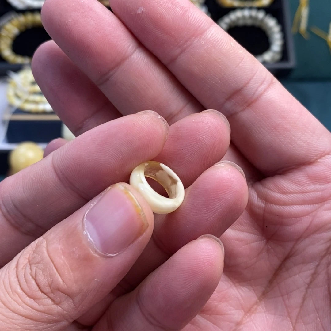 青****蜜蜡未镶嵌裸石跑环10.9mm