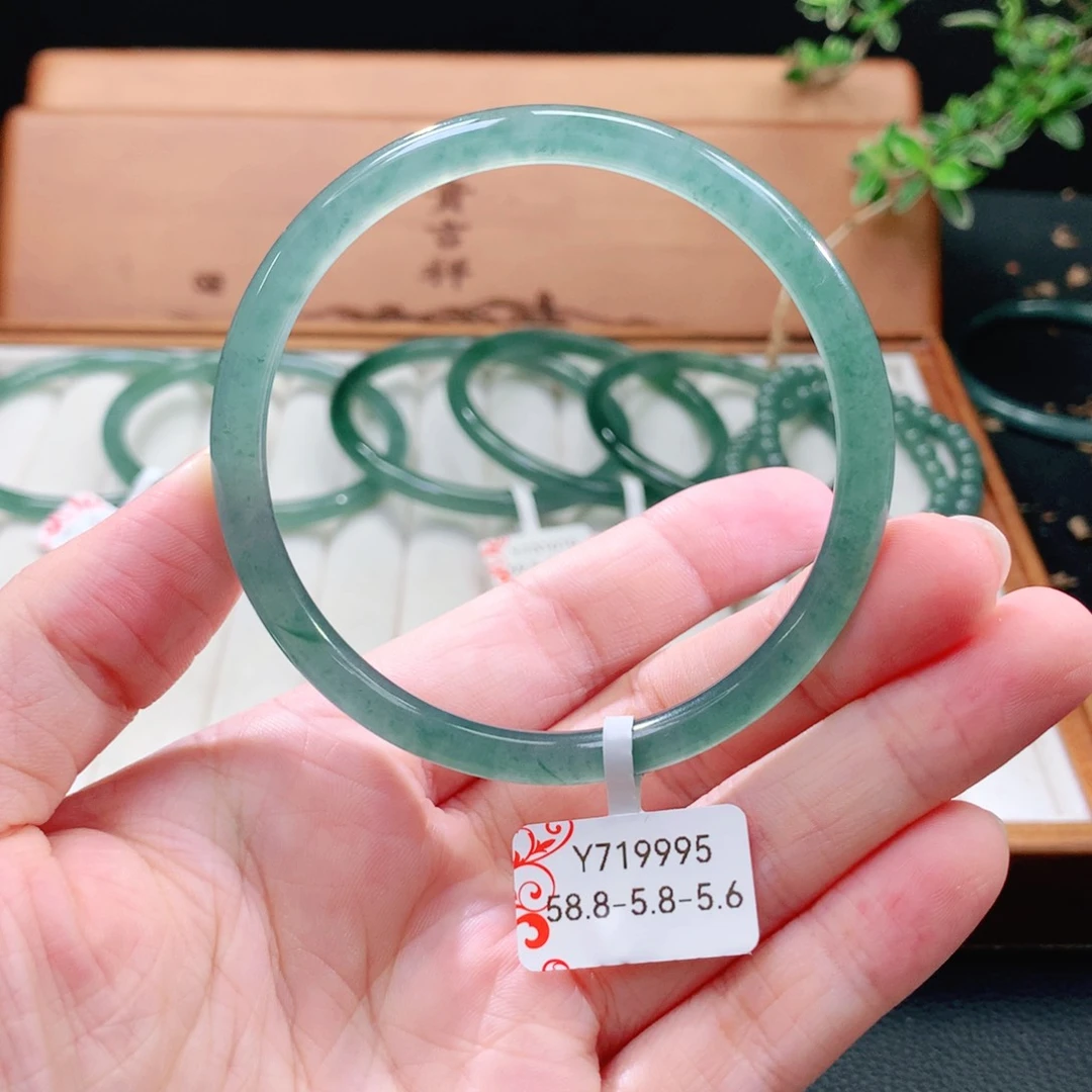 翡翠手镯（圆镯）未镶嵌