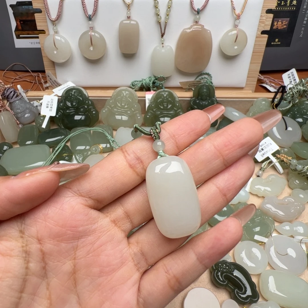 和田玉未镶嵌颈饰