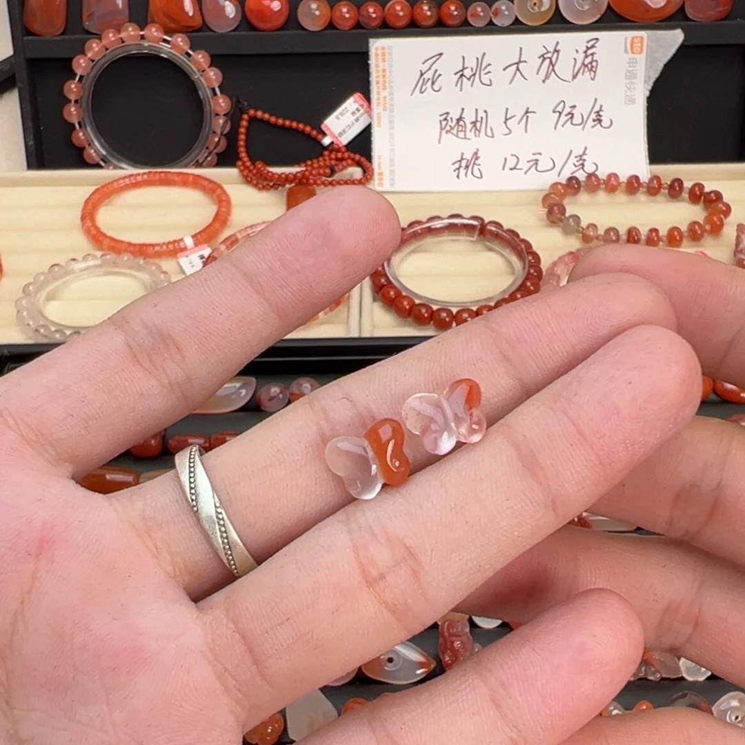 亮***晶南红玛瑙未镶嵌颈饰蝴蝶一对