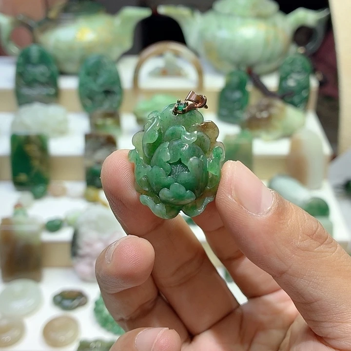 独山玉未镶嵌颈饰