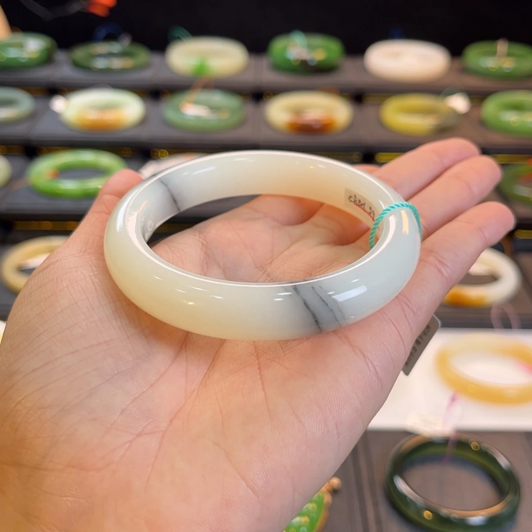 和田玉未镶嵌手镯