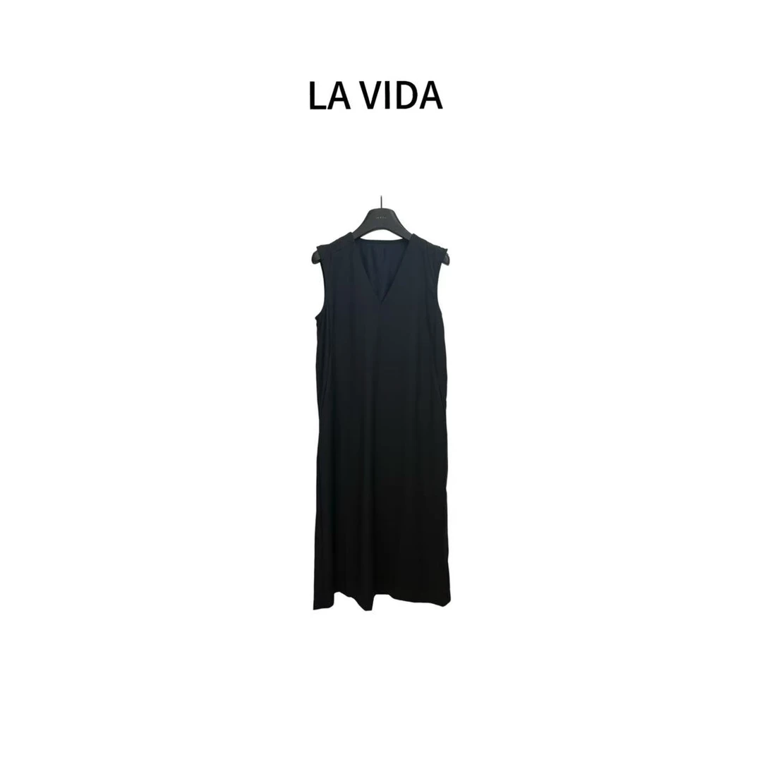 LA VIDA-「质感满满」设计师解构V领无袖羊毛连衣裙