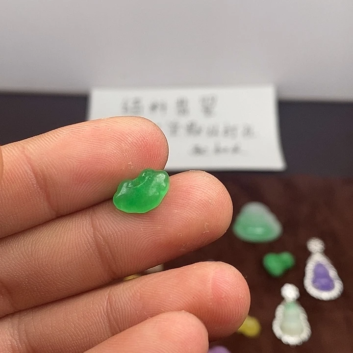 翡翠未镶嵌颈饰吊坠