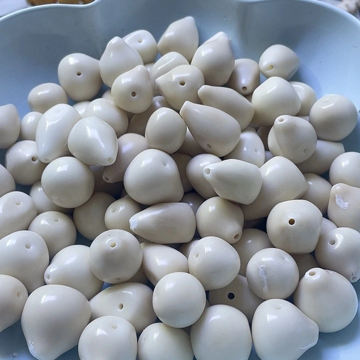 白玉菩提吊坠微瑕象牙果三通二个