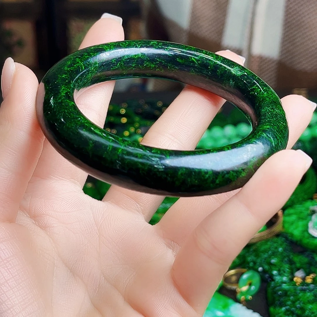 颈饰未镶嵌翡翠多样性