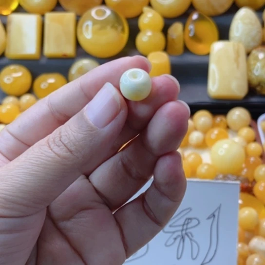 琥珀未镶嵌颈饰天然蜜蜡
