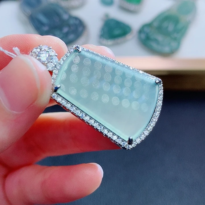 翡翠颈饰未镶嵌翡翠