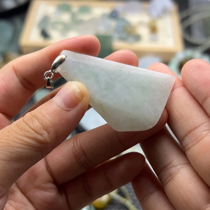 翡翠挂件未镶嵌毛料