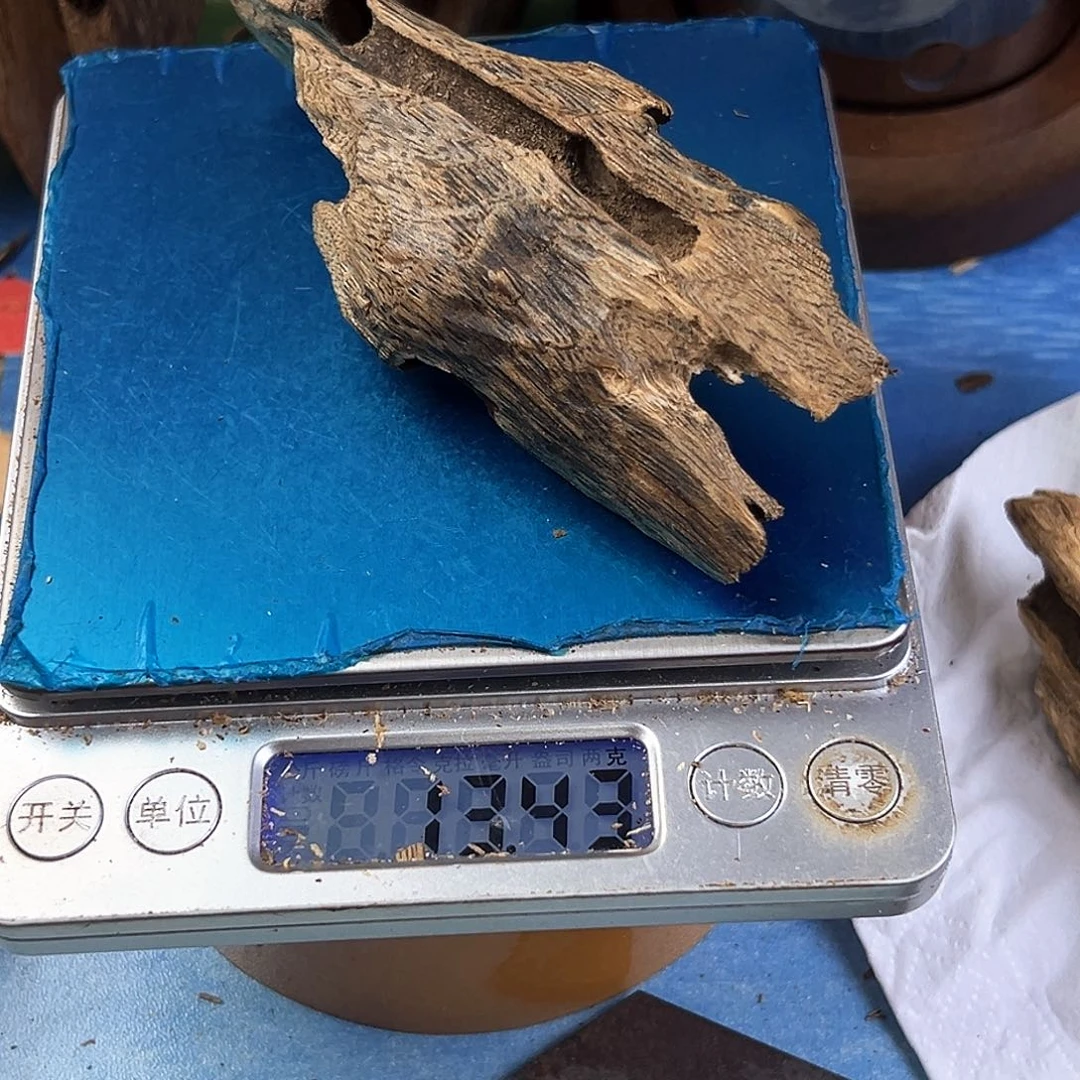 香料绿奇楠虫漏白棋13克