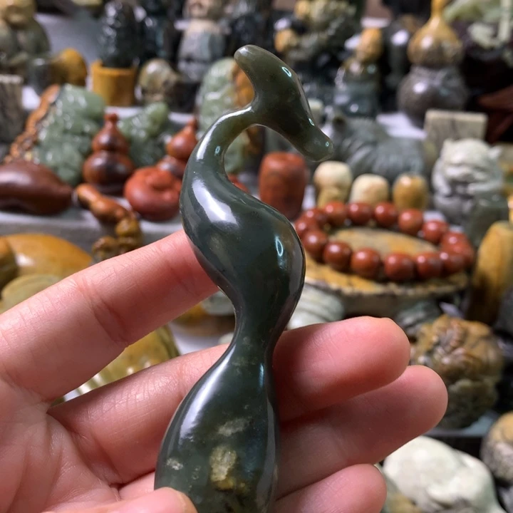 未镶嵌岫岩河磨玉（透闪石质玉）把件