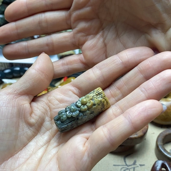 岫岩河磨玉（透闪石质玉）未镶嵌把件?****?