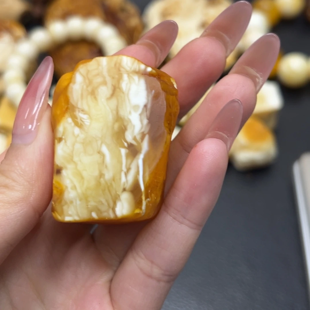 定制琥珀未镶嵌开**林蜜蜡