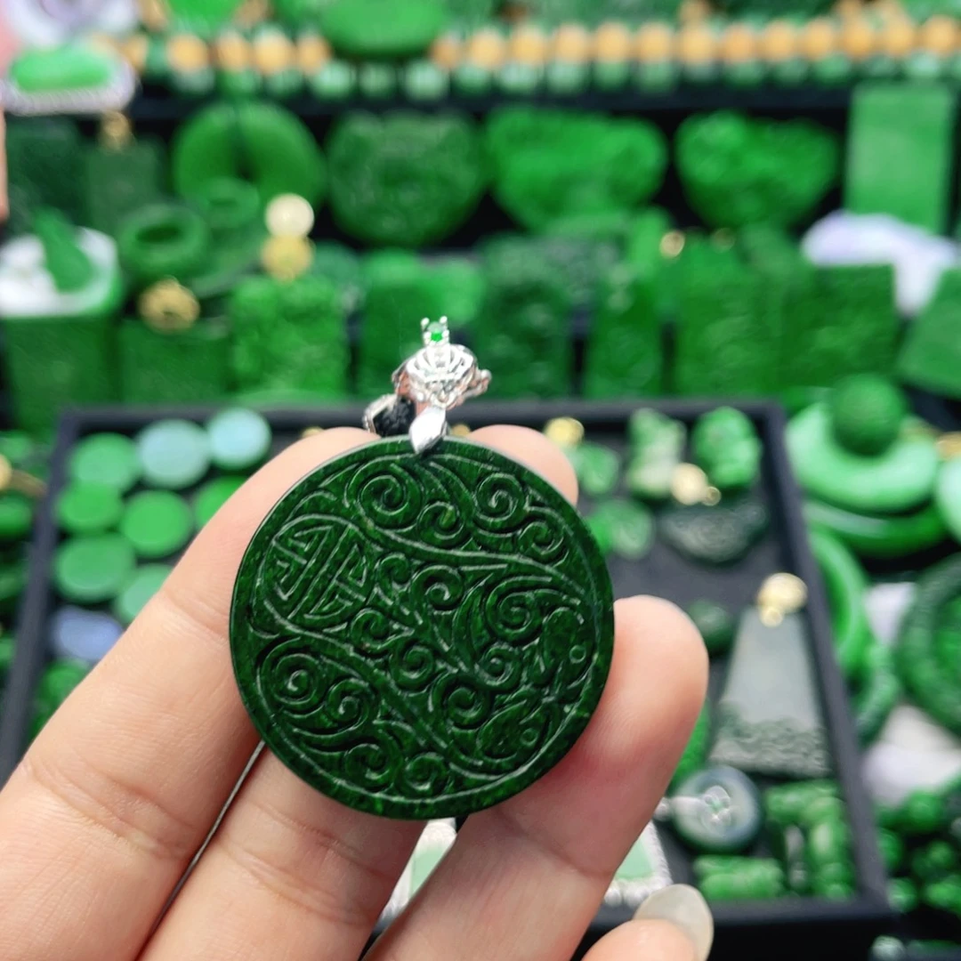 只买单纯的吊坠，没带链子，属的性质。吊坠